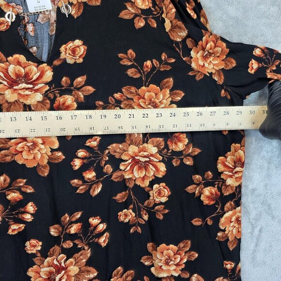Torrid Blouse Womens 5X Black Floral Crepe 3/4 Sleeve Chainlink Keyhole 18859215 - Picture 6 of 11